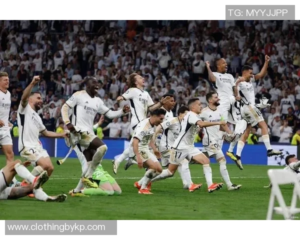 中超盛宴：皇马狂胜曼联五球赛场瞬间引发热烈讨论与数据分析