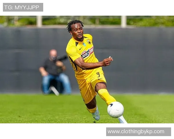 国王杯惊现冷门本菲卡与多特蒙德战平后点球大战引发全场沸腾