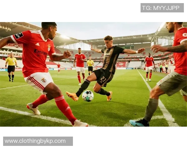 本菲卡逆袭尤文图斯5比1大胜上演历史冷门帽子戏法引爆全场