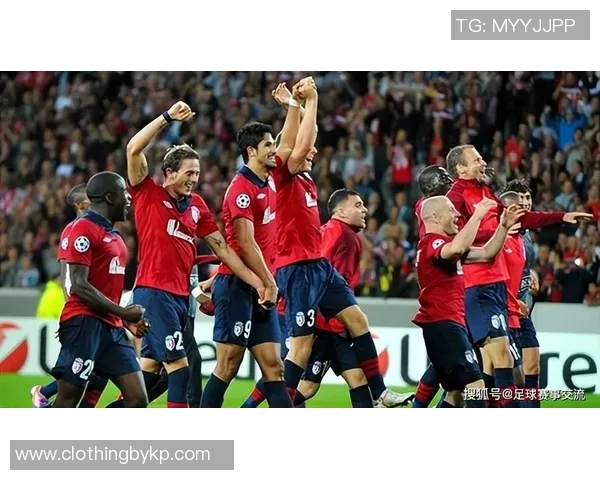 意甲激战：本菲卡狂胜巴黎圣日耳曼6比2全场沸腾的瞬间回顾