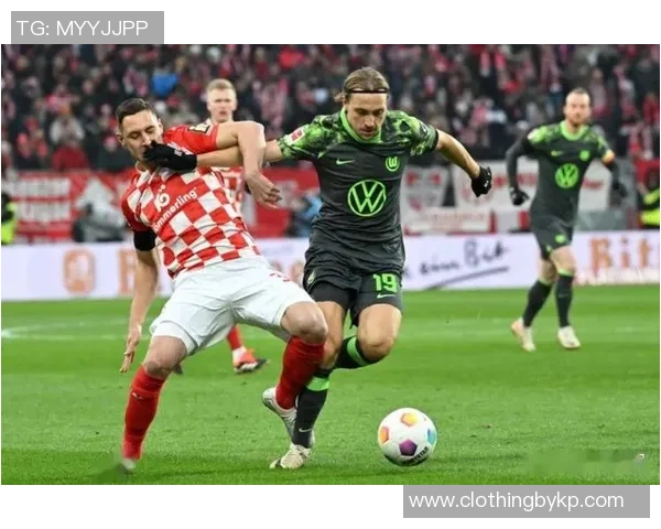 德甲激战:AC米兰逆转多特蒙德引发争议判罚全场沸腾