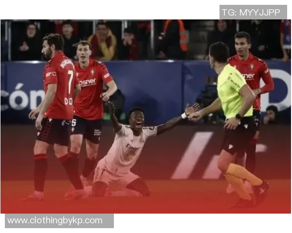 西甲激战曼联大胜波尔图绝杀瞬间引发争议判罚全场沸腾 西甲激战曼联大胜波尔图绝杀瞬间引发争议判罚全场沸腾