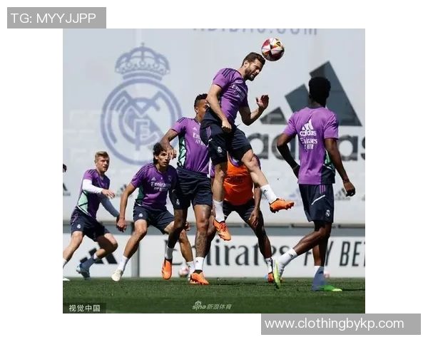 国王杯精彩对决皇马与那不勒斯2-2平局逆转瞬间引发全场热烈反响